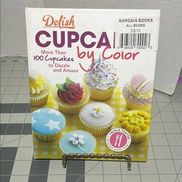 Other - Delish Cupcakes by Color Book